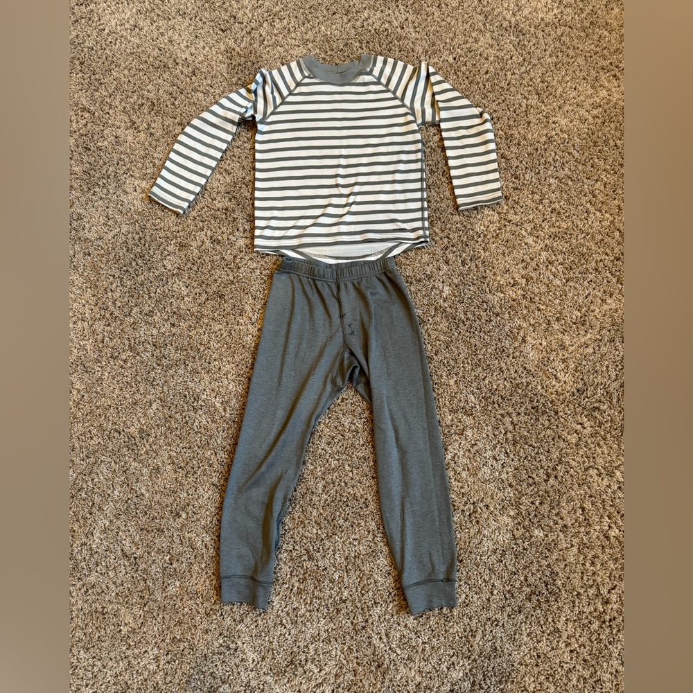 Patagonia boys size S (8) long underwear set.